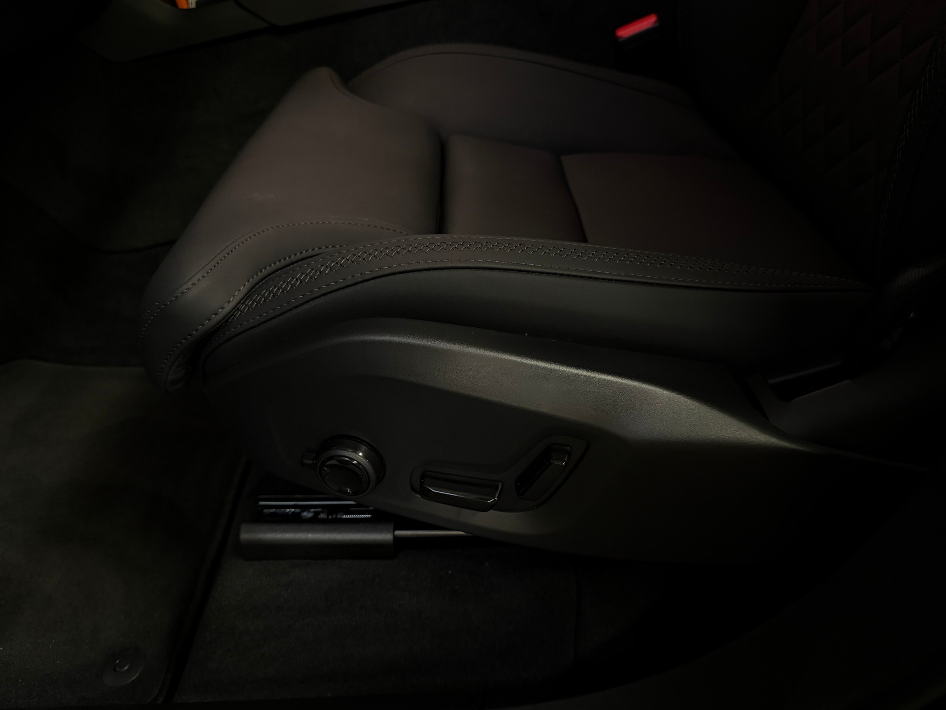 VOLVO XC90 T8 AWD PluginHybrid Plus Dark Geartronic-image-21