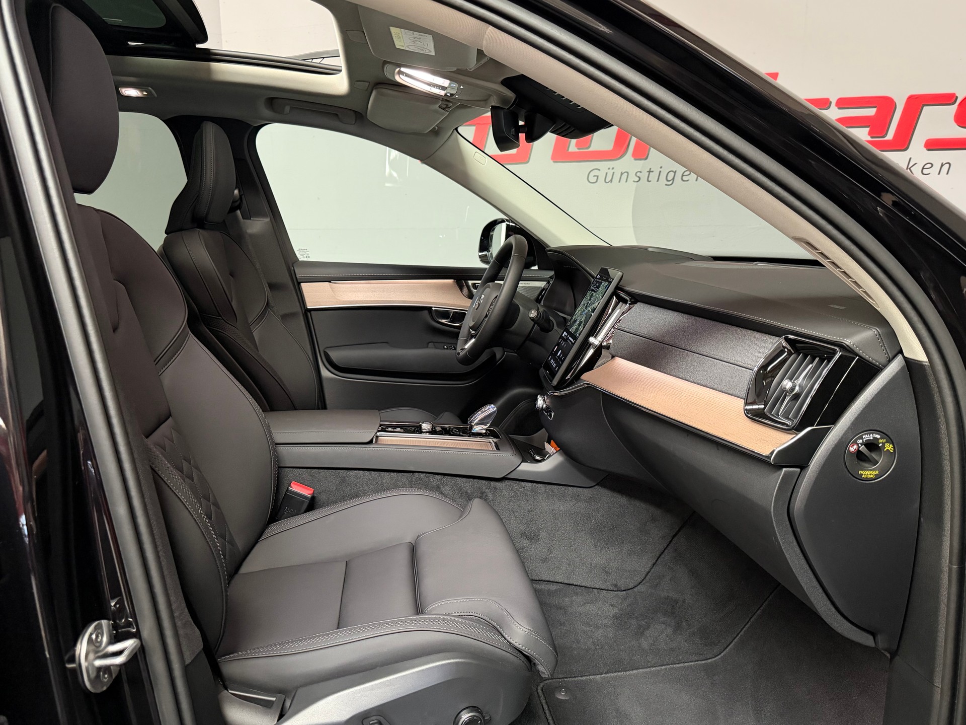 VOLVO XC90 T8 AWD PluginHybrid Plus Dark Geartronic-image-17