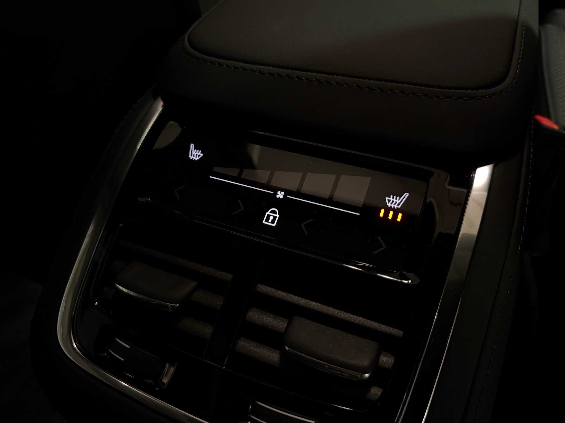 VOLVO XC90 T8 AWD PluginHybrid Plus Dark Geartronic-image-23