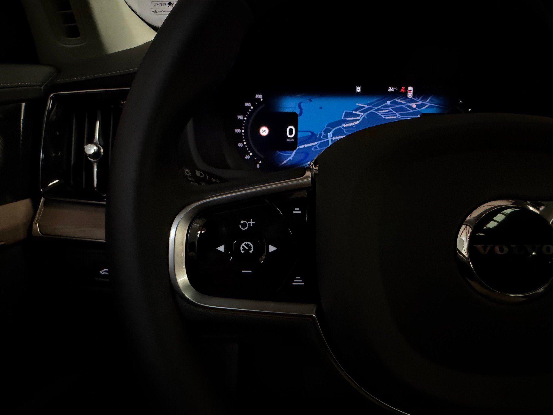 VOLVO XC90 T8 AWD PluginHybrid Plus Dark Geartronic-image-32