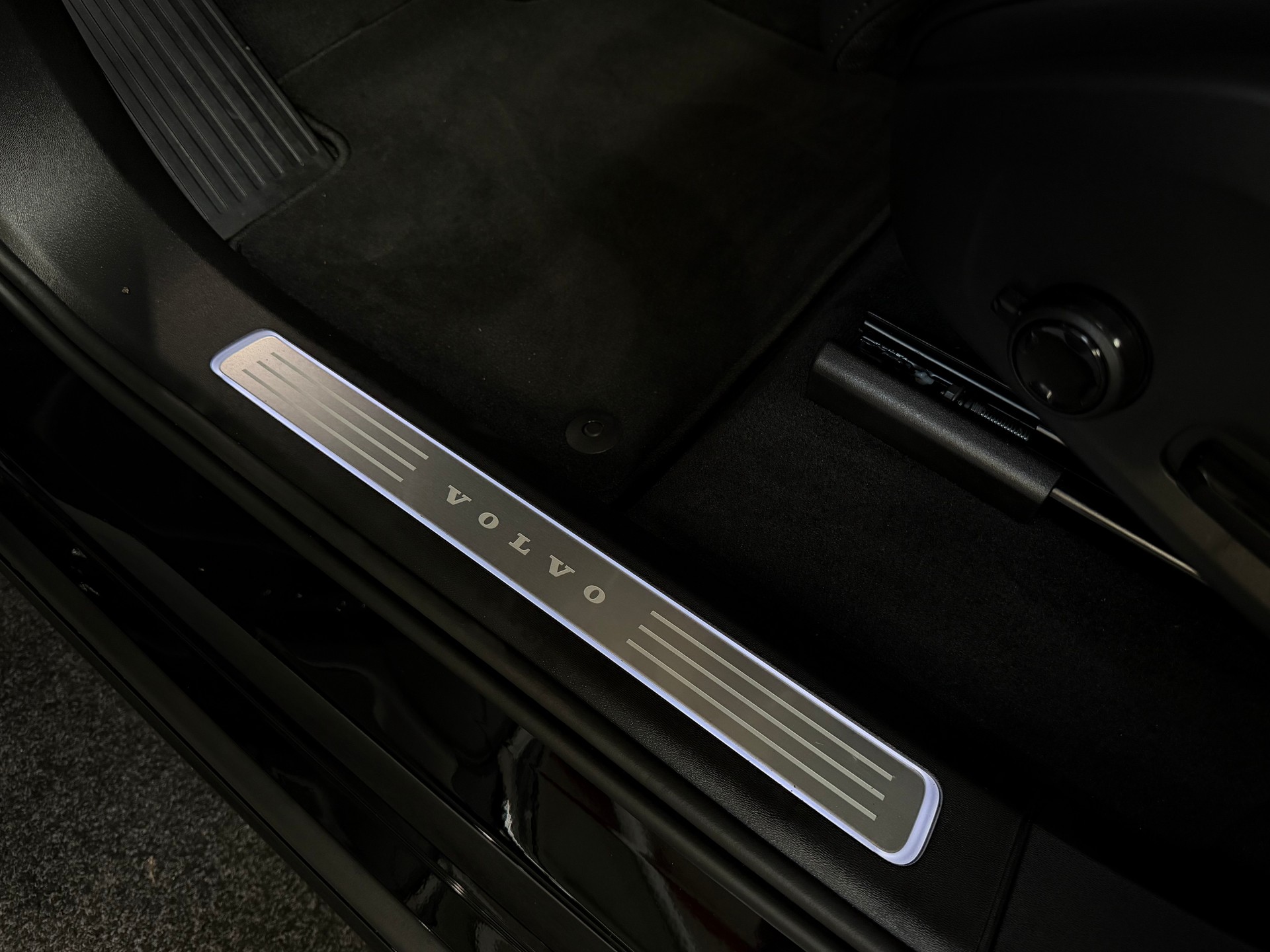 VOLVO XC90 T8 AWD PluginHybrid Plus Dark Geartronic-image-22