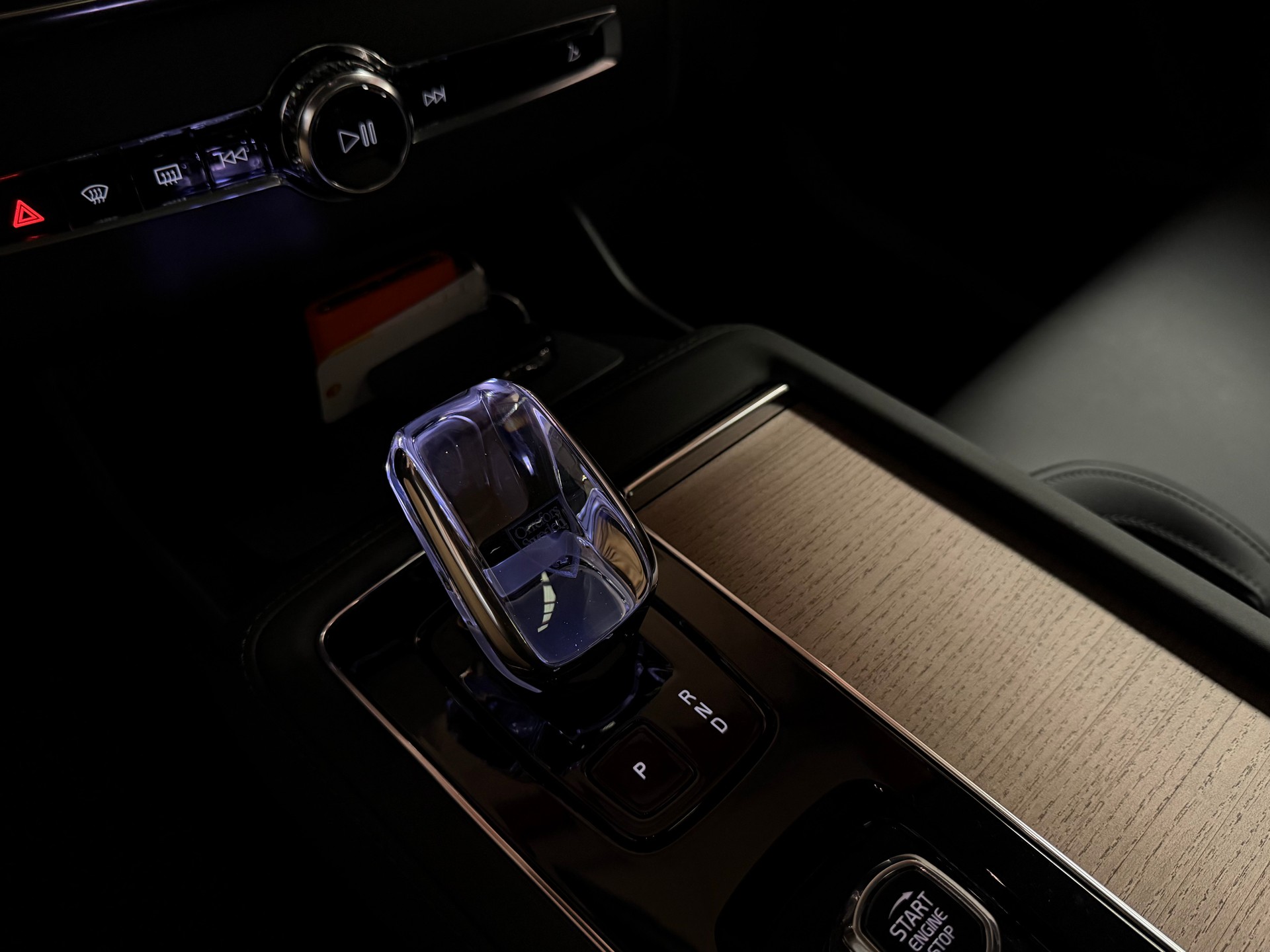 VOLVO XC90 T8 AWD PluginHybrid Plus Dark Geartronic-image-33