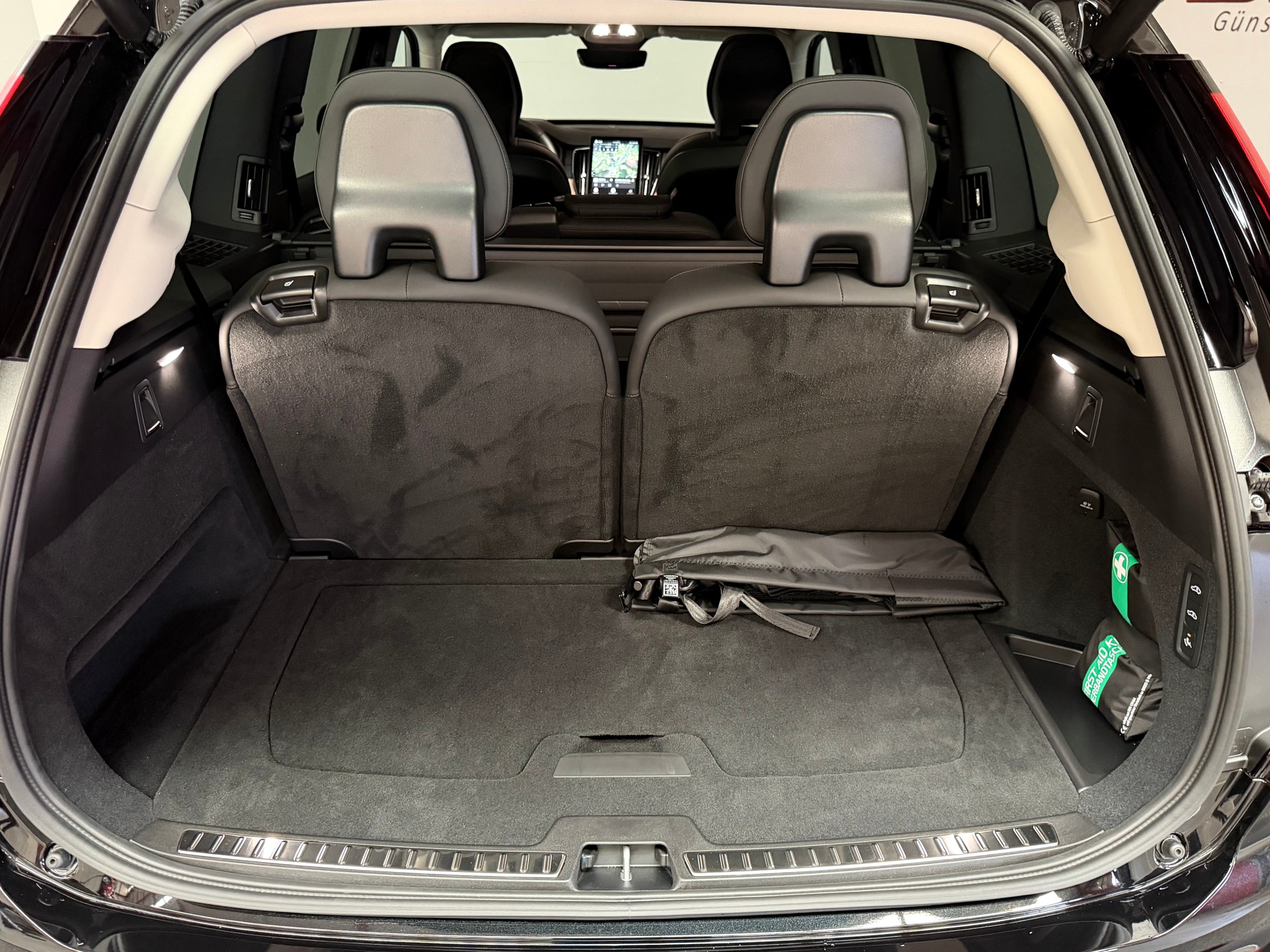 VOLVO XC90 T8 AWD PluginHybrid Plus Dark Geartronic-image-12