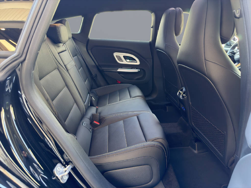 MERCEDES-BENZ CLA 220 4-Matic Shooting Brake-image-12