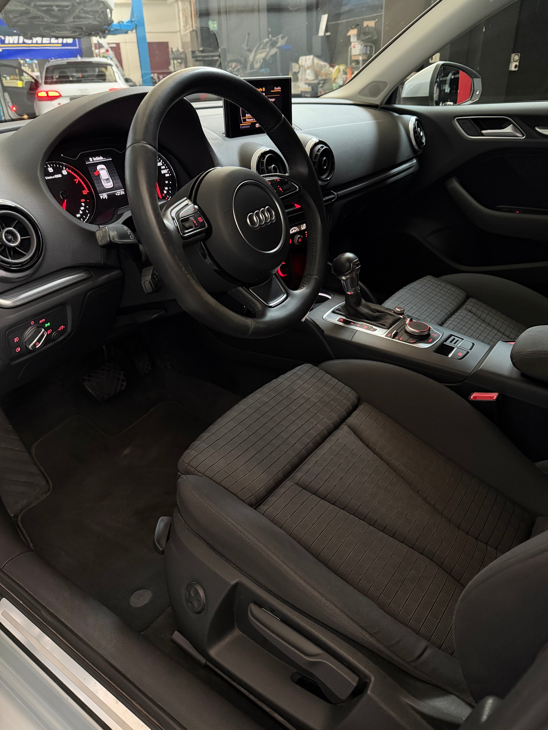 AUDI A3 Limousine 1.8 TFSI Attraction S-tronic-showroom-element-3