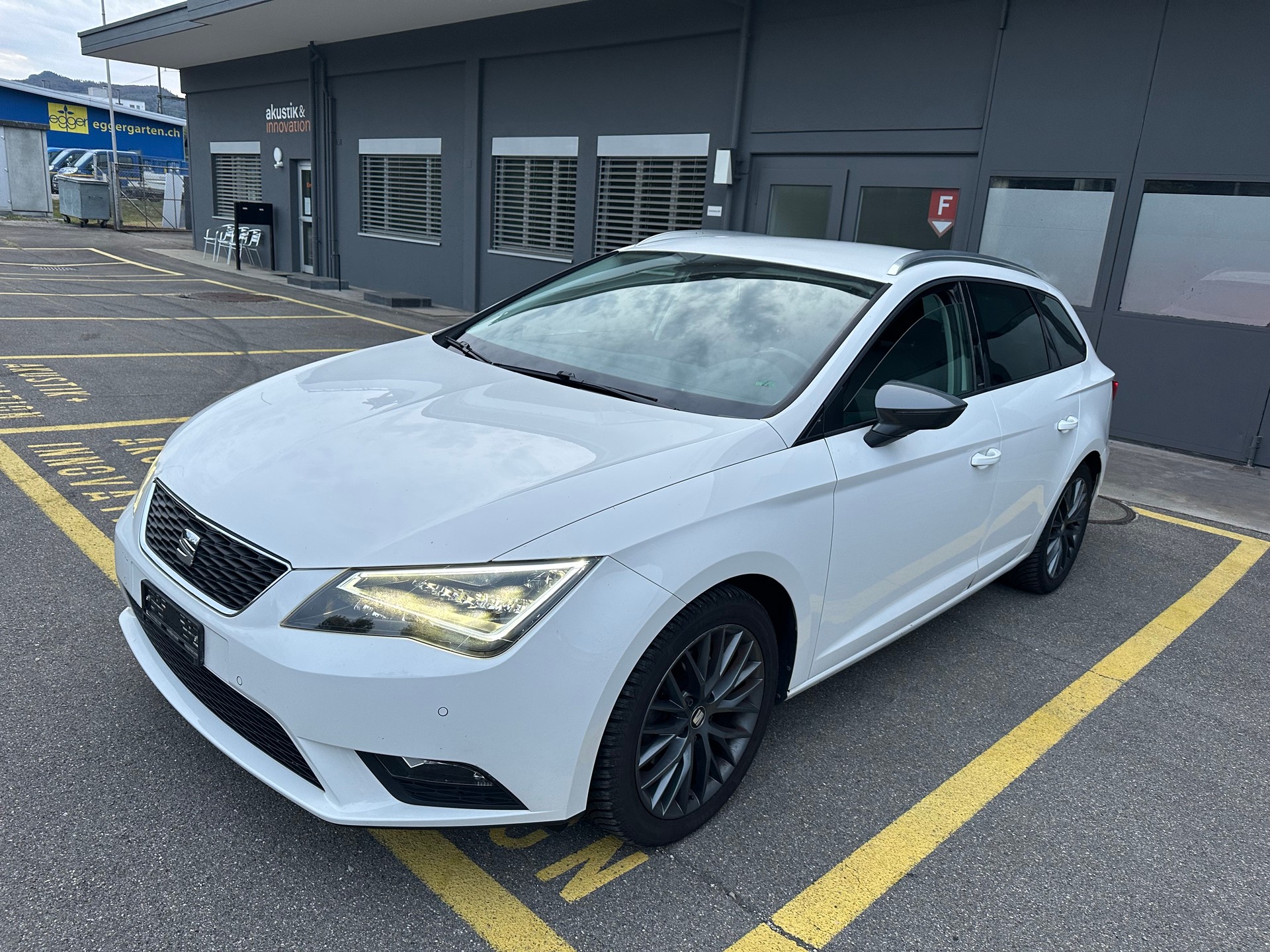 SEAT LEON