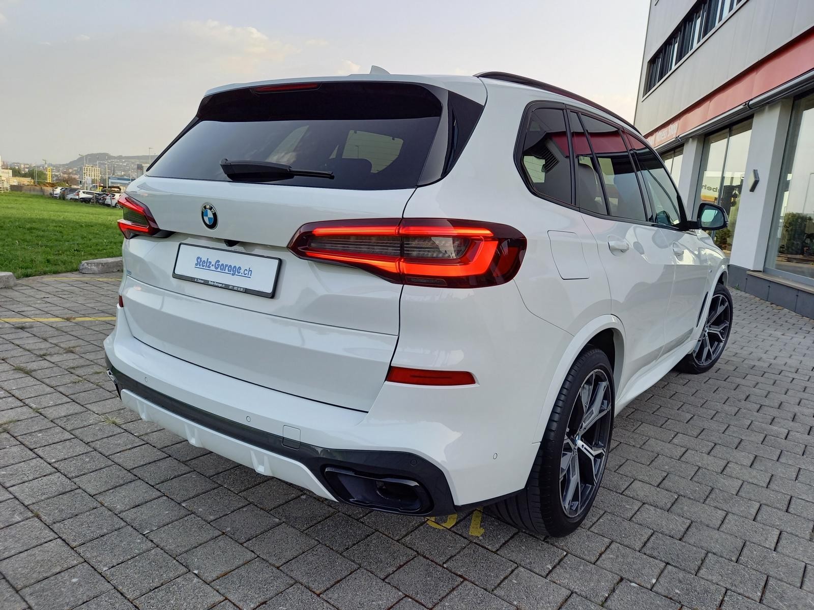 BMW X5 xDrive 48V 40i M Sport Steptronic-showroom-element-1