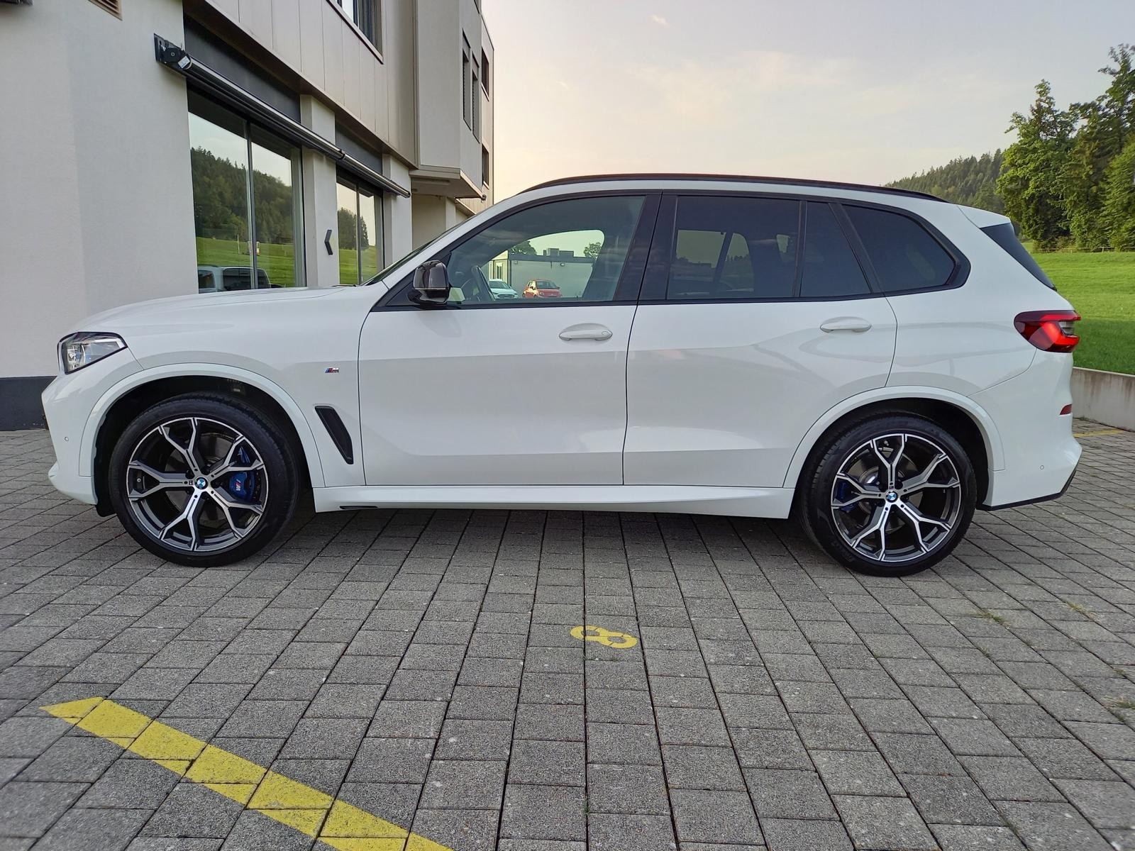 BMW X5 xDrive 48V 40i M Sport Steptronic-showroom-element-2