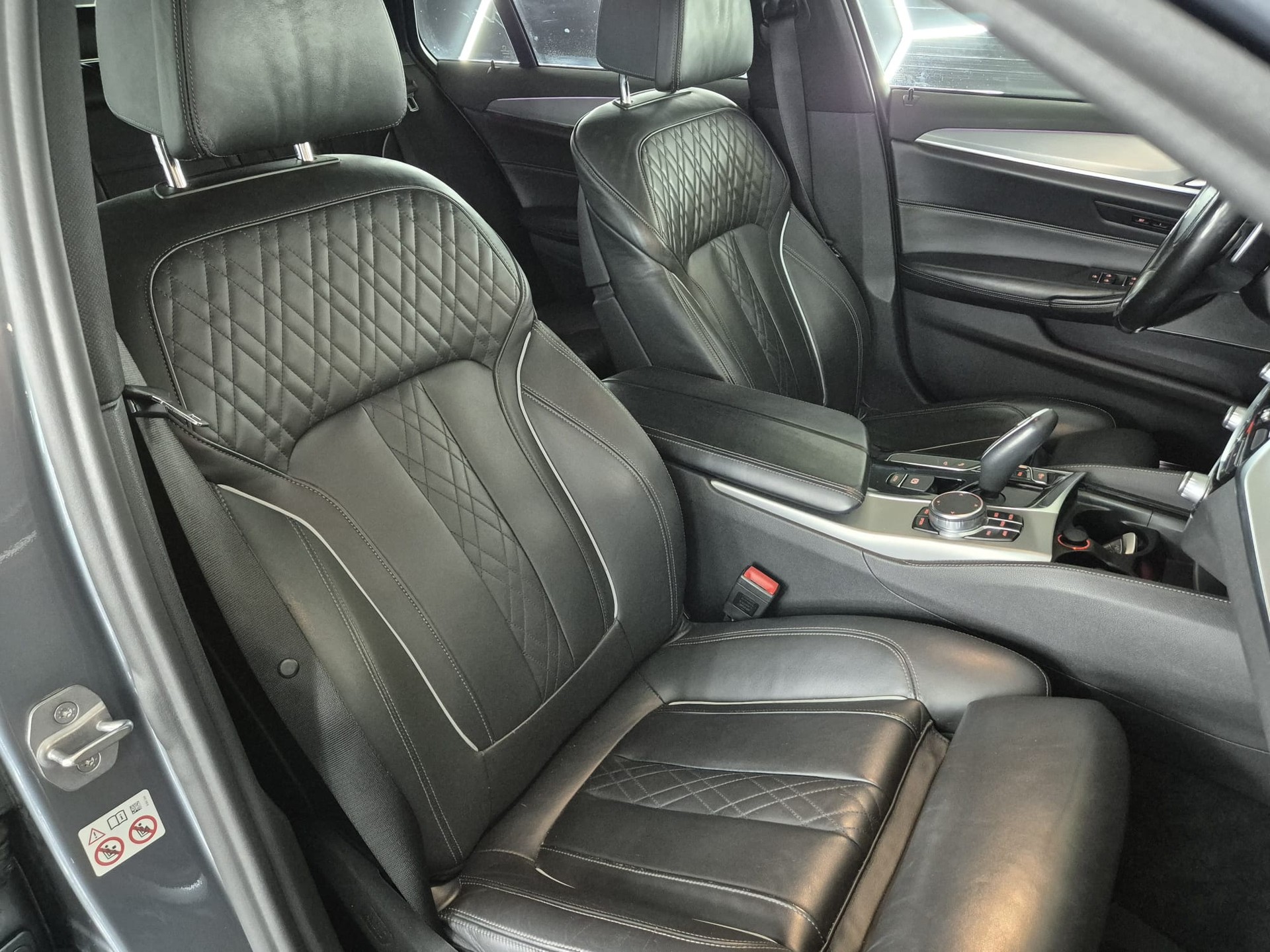 BMW 540i xDrive Touring Steptronic-image-11