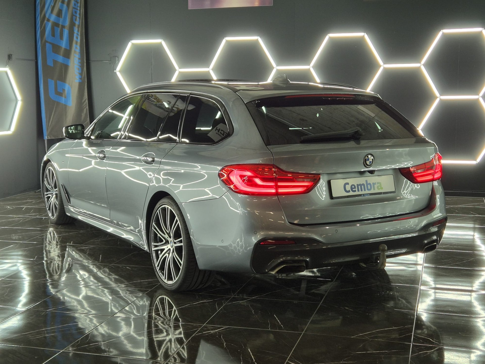 BMW 540i xDrive Touring Steptronic-image-4
