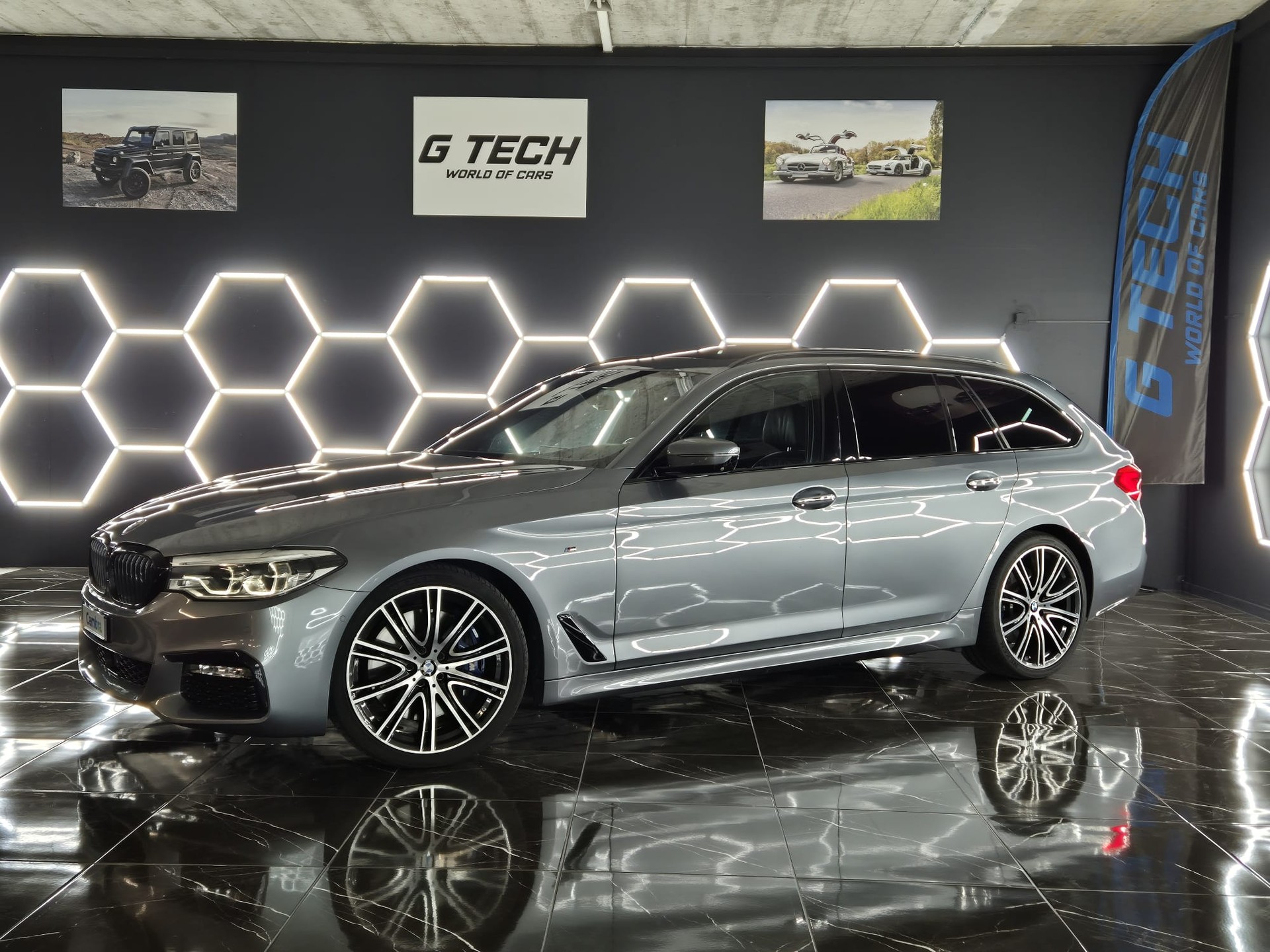 BMW 540i xDrive Touring Steptronic-showroom-element-1
