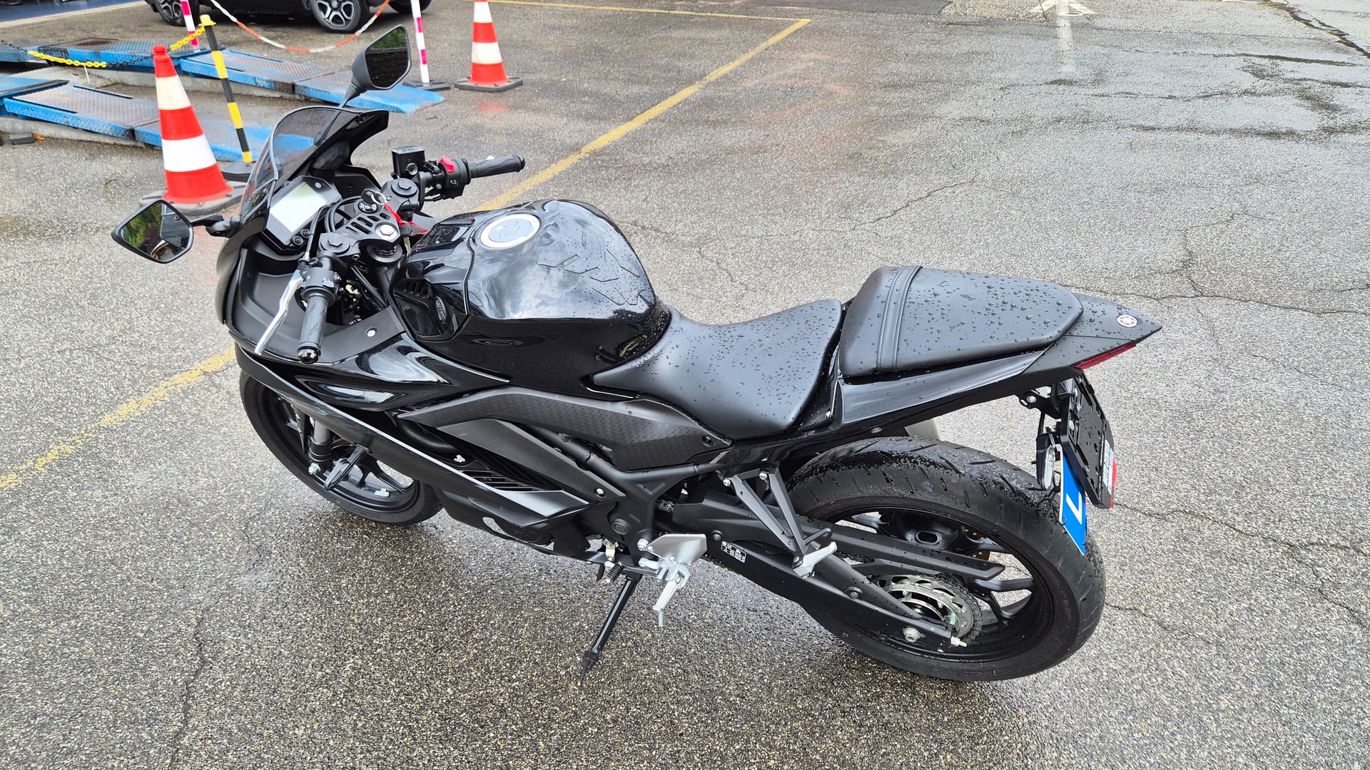 YAMAHA YZF-R3-image-4