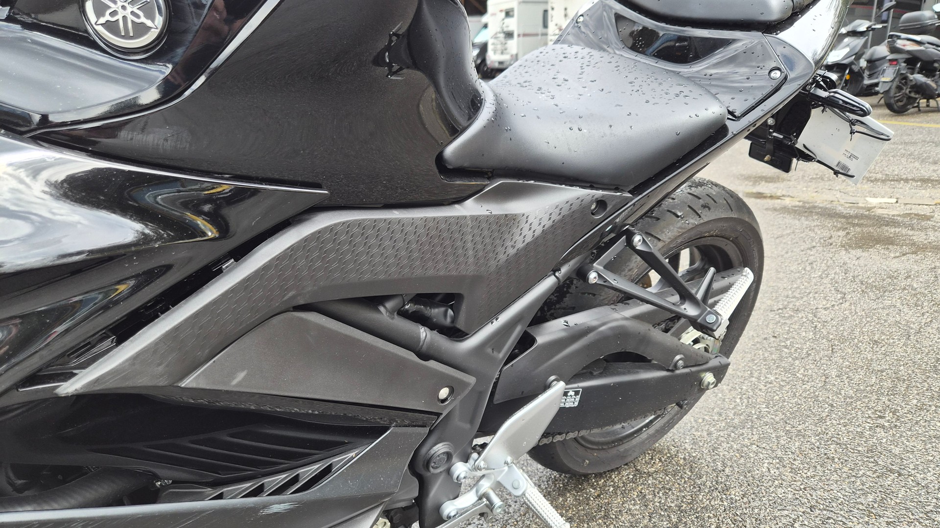 YAMAHA YZF-R3-image-9