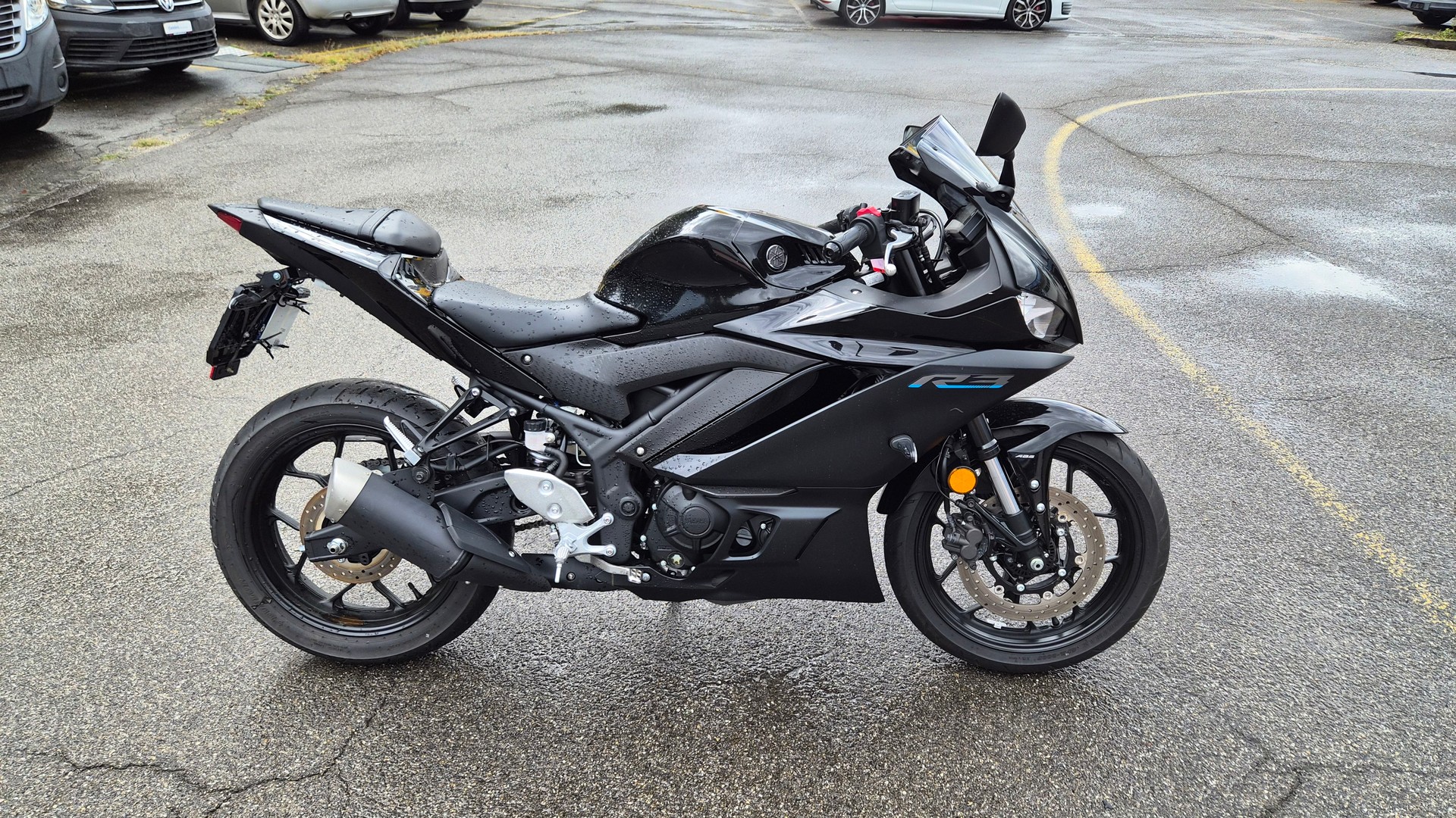 YAMAHA YZF-R3-image-1