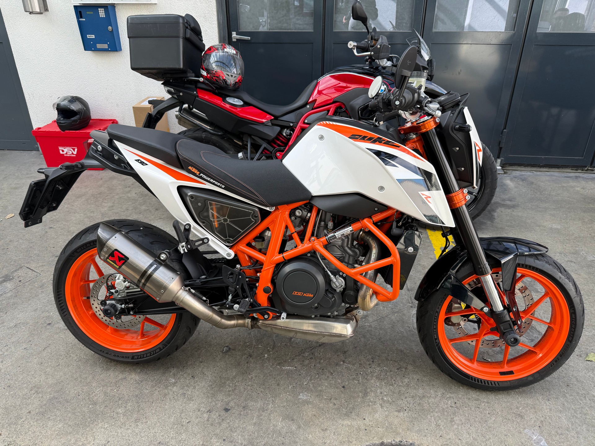KTM 690 Duke R-image-3