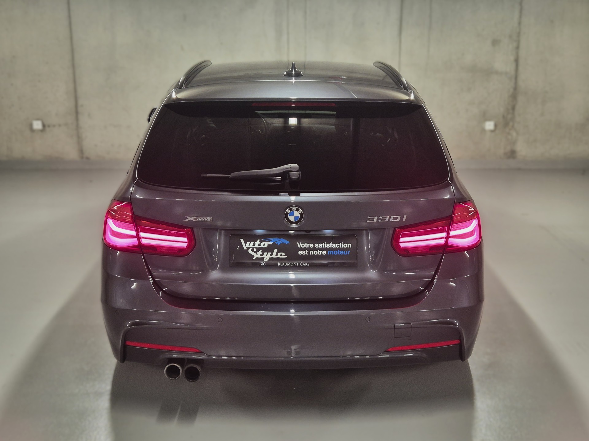 BMW 330i xDrive Touring M Sport Steptronic-image-6