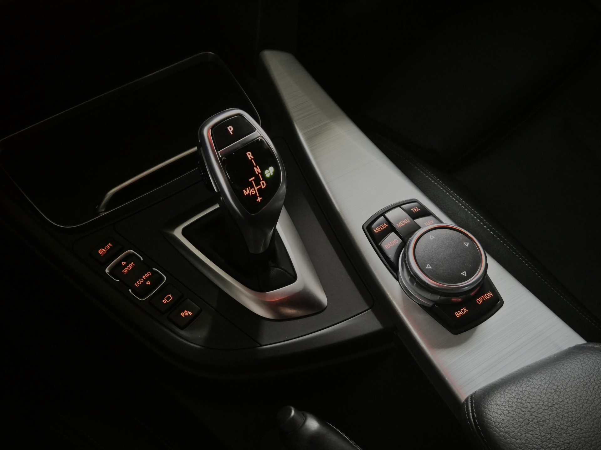 BMW 330i xDrive Touring M Sport Steptronic-image-15