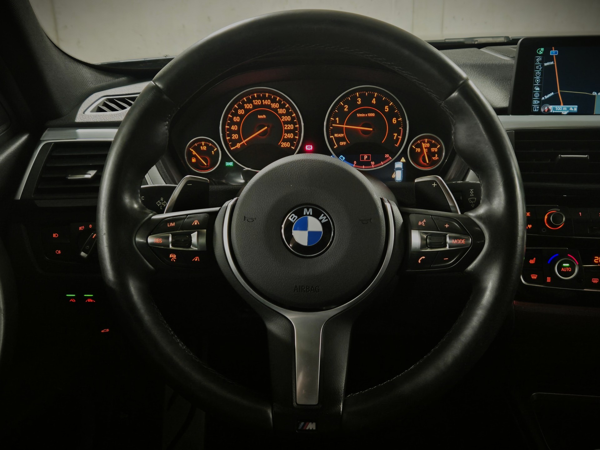 BMW 330i xDrive Touring M Sport Steptronic-image-11