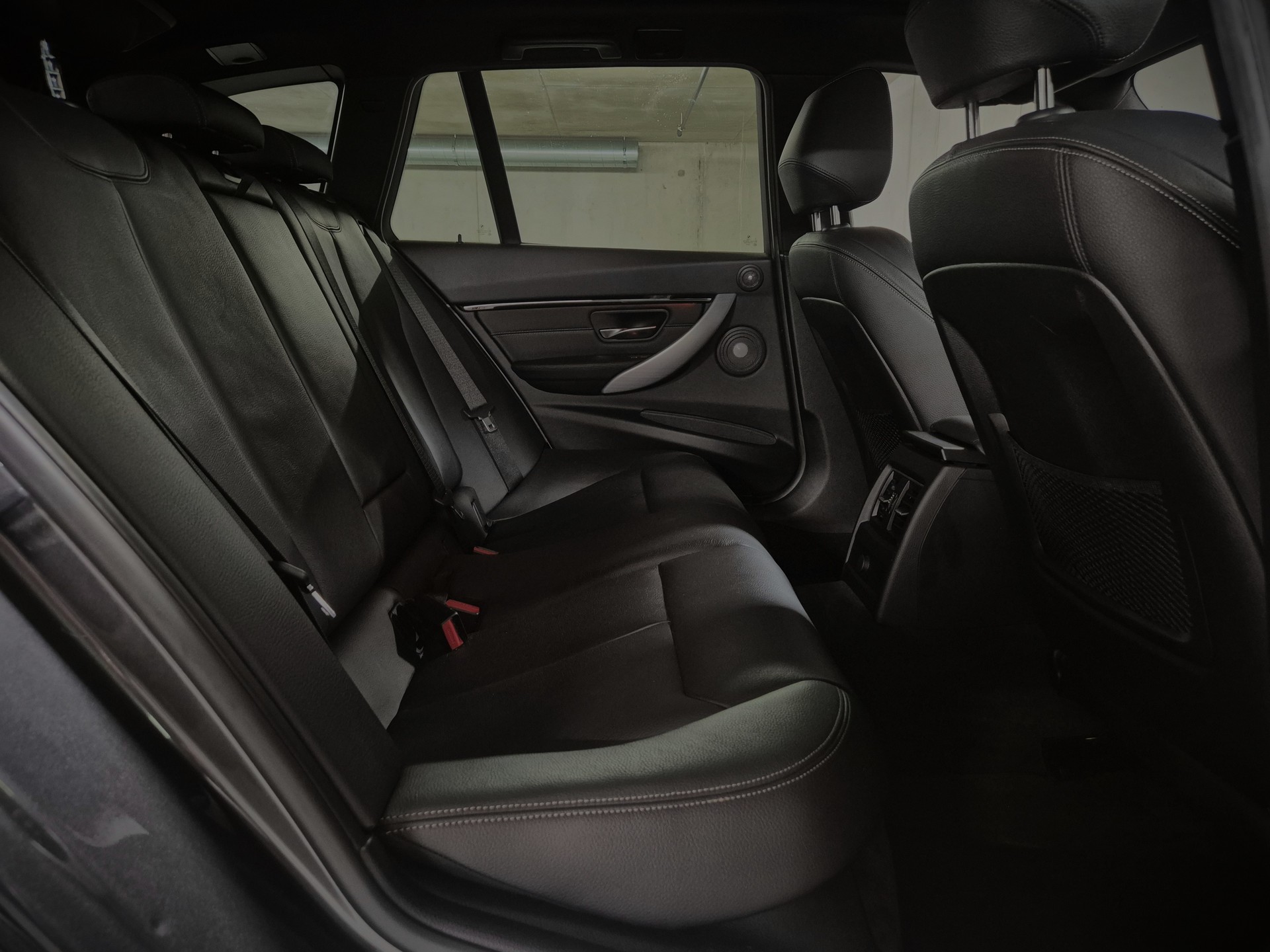 BMW 330i xDrive Touring M Sport Steptronic-image-13