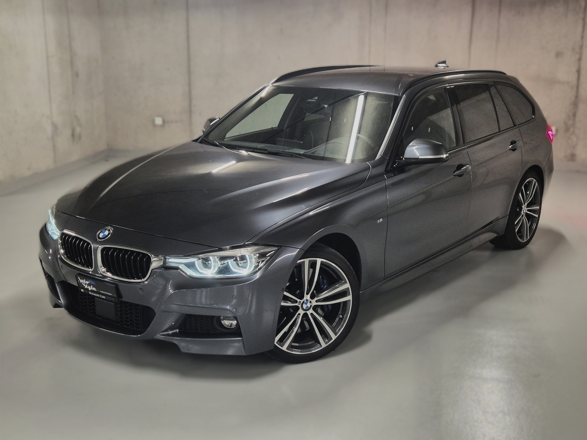 BMW 330i xDrive Touring M Sport Steptronic-showroom-element-2