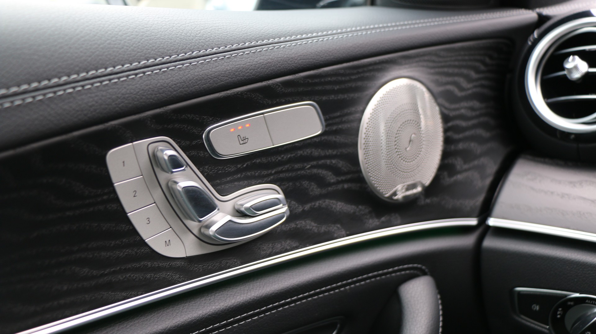 MERCEDES-BENZ E 220 d T 4Matic Swiss Star-image-16