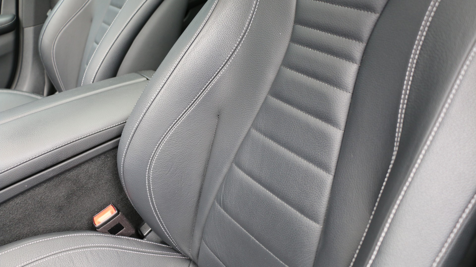 MERCEDES-BENZ E 220 d T 4Matic Swiss Star-image-9