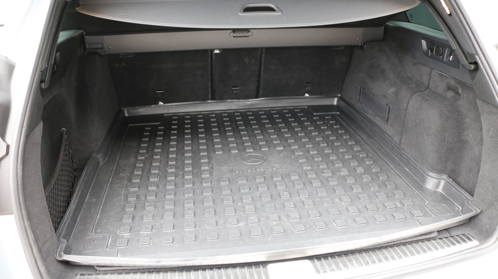MERCEDES-BENZ E 220 d T 4Matic Swiss Star-image-13