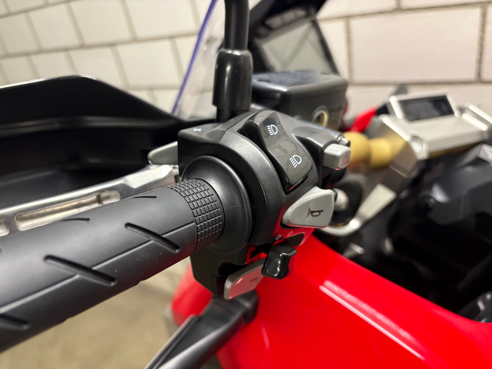 HONDA X-ADV 750 ABS-image-10