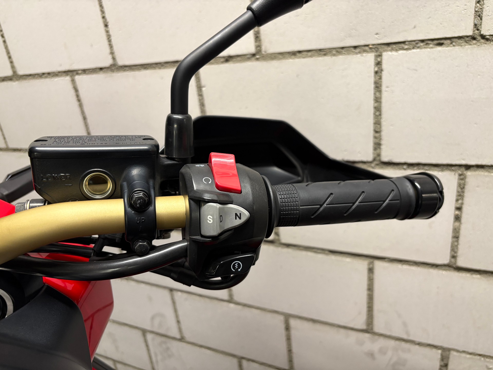 HONDA X-ADV 750 ABS-image-9