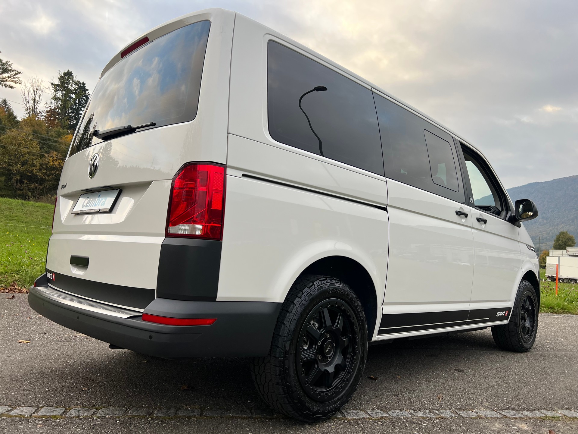 VW VW T6.1 BUS AUTOMAT MIT 9 SITZE. CH WAGEN. VIEL ZUBEHÖR. LEASING 450.--image-8