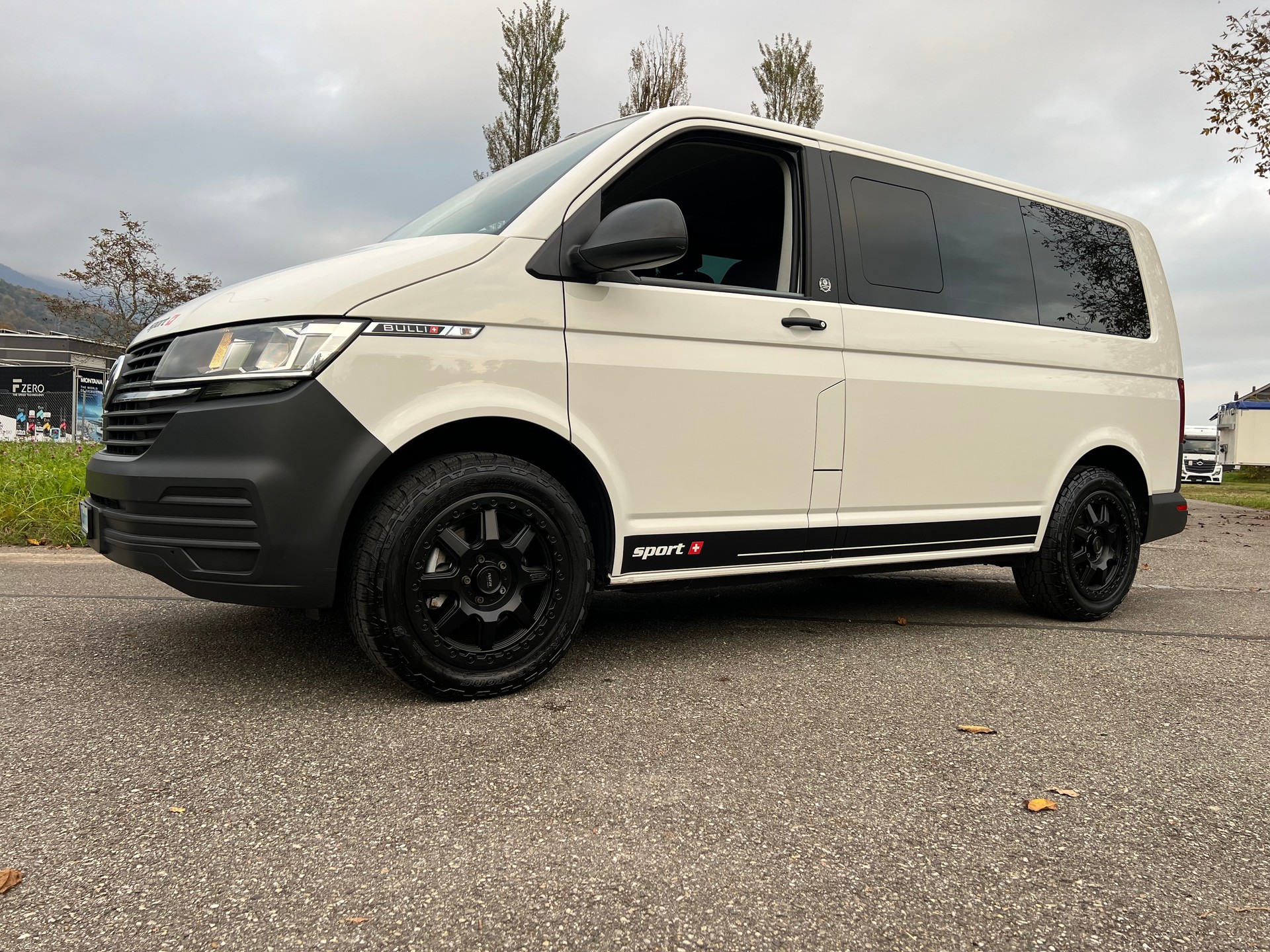 VW VW T6.1 BUS AUTOMAT MIT 9 SITZE. CH WAGEN. VIEL ZUBEHÖR. LEASING 450.--image-7