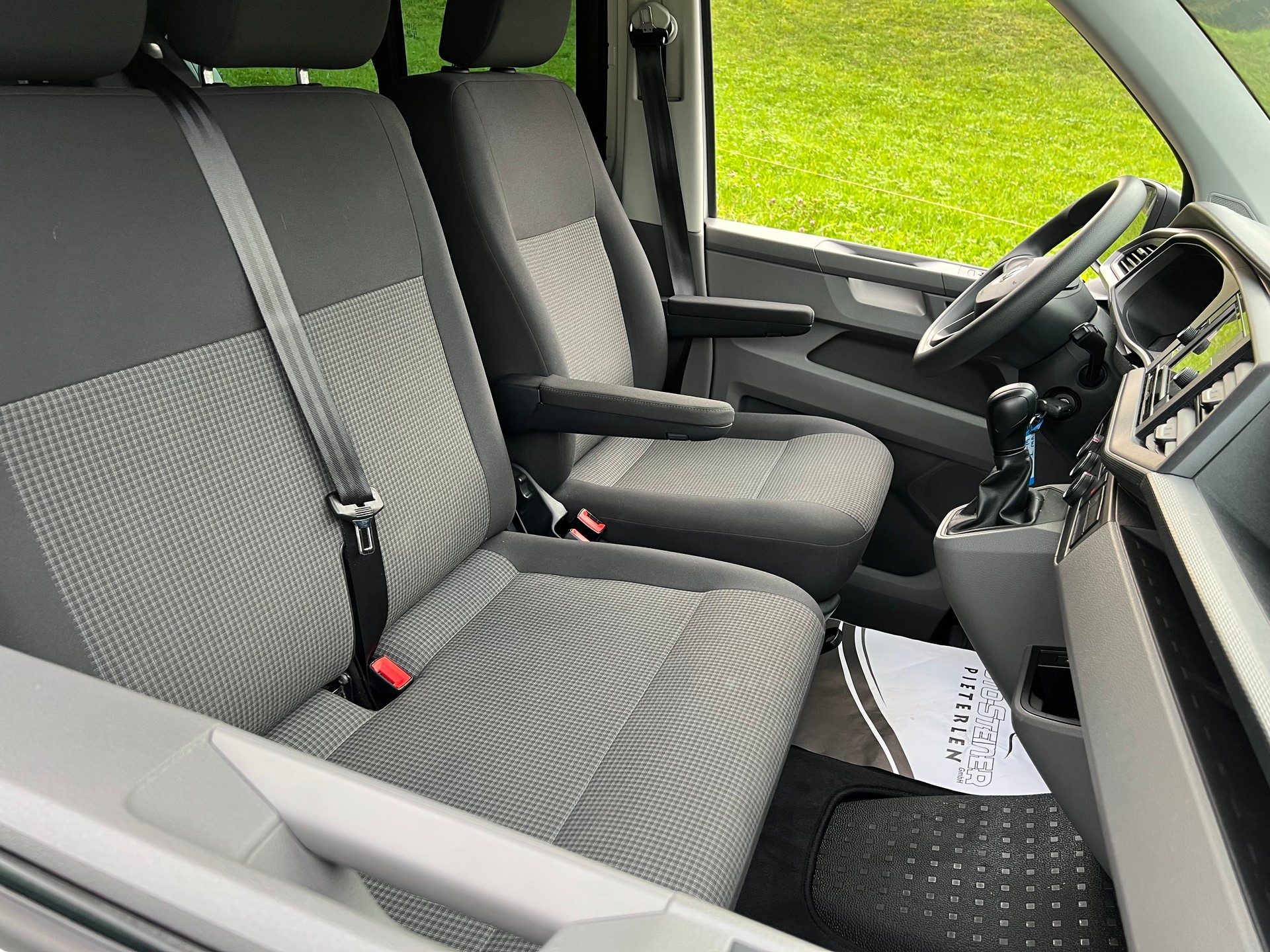 VW VW T6.1 BUS AUTOMAT MIT 9 SITZE. CH WAGEN. VIEL ZUBEHÖR. LEASING 450.--showroom-element-3