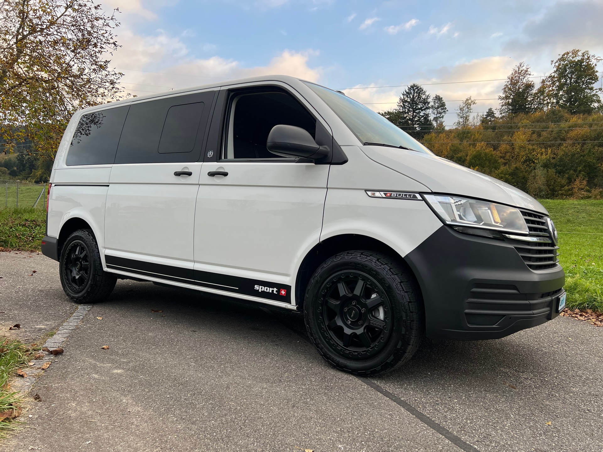 VW VW T6.1 BUS AUTOMAT MIT 9 SITZE. CH WAGEN. VIEL ZUBEHÖR. LEASING 450.--image-5
