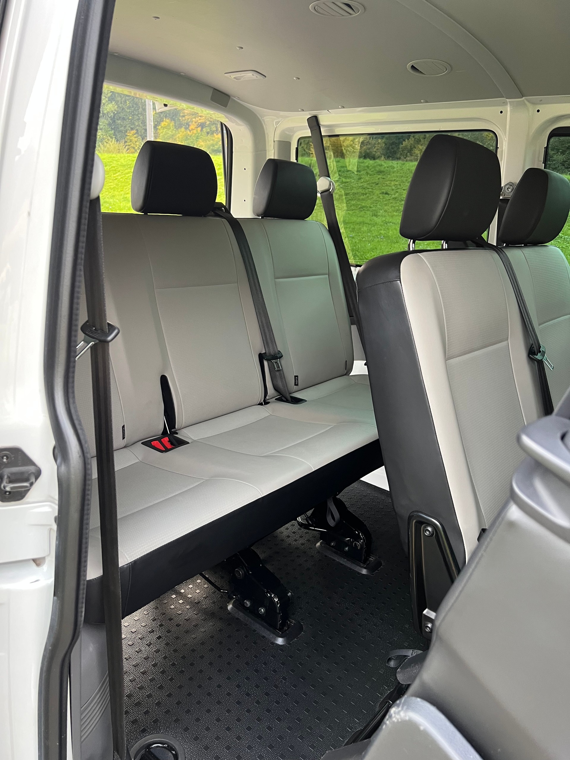 VW VW T6.1 BUS AUTOMAT MIT 9 SITZE. CH WAGEN. VIEL ZUBEHÖR. LEASING 450.--image-24