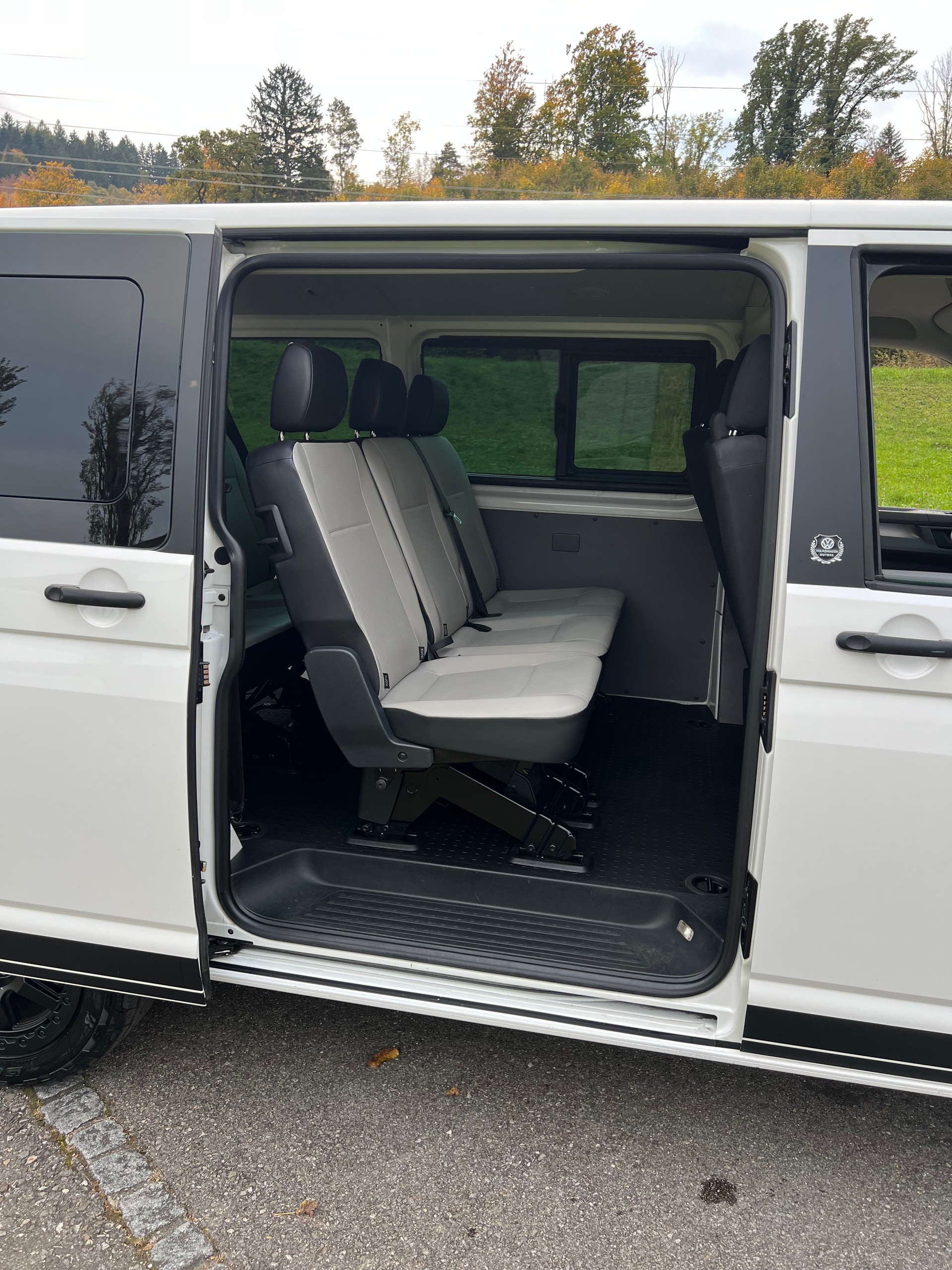 VW VW T6.1 BUS AUTOMAT MIT 9 SITZE. CH WAGEN. VIEL ZUBEHÖR. LEASING 450.--image-21