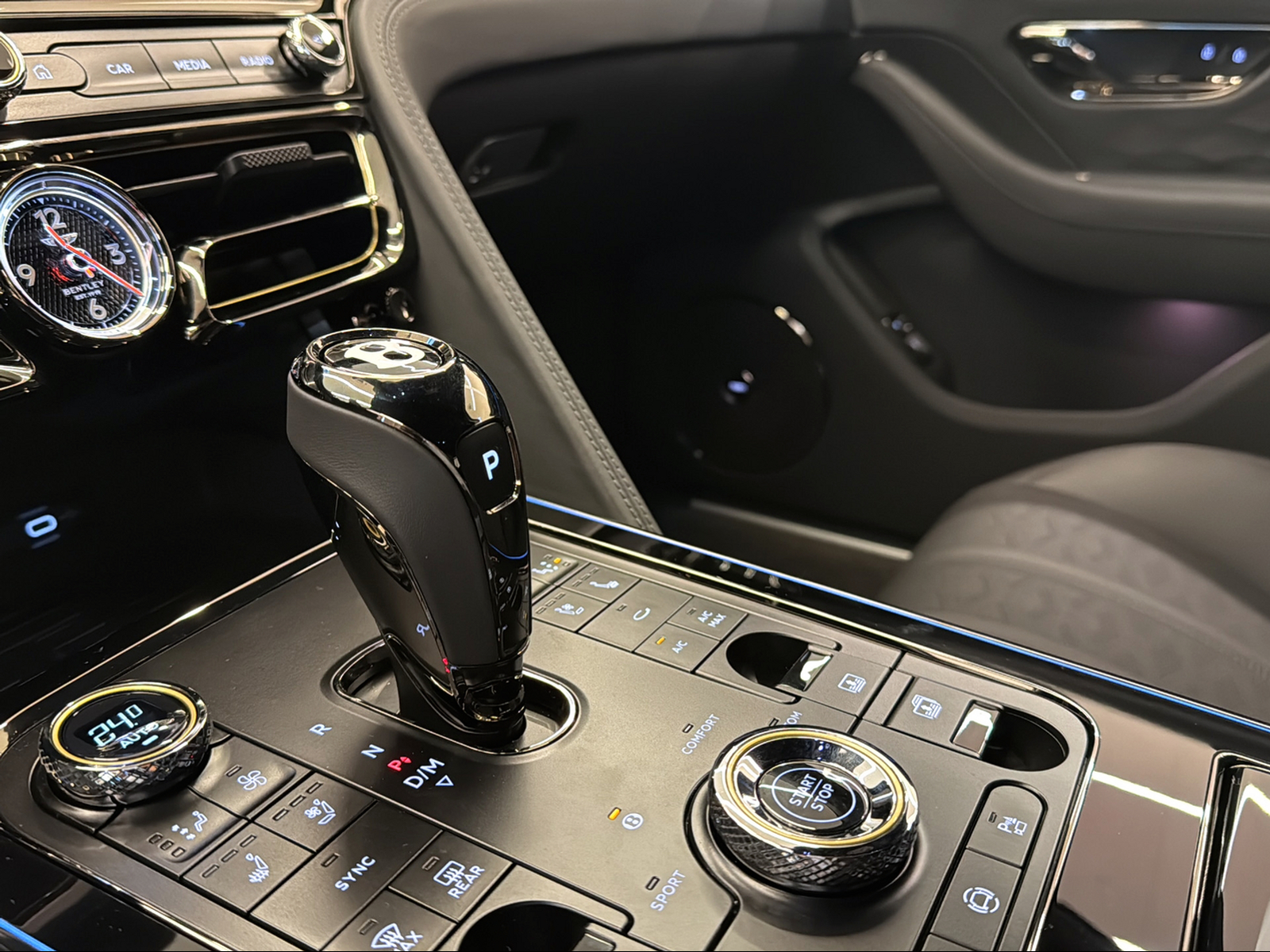 BENTLEY Flying Spur SPEED V8 Hybrid-image-14