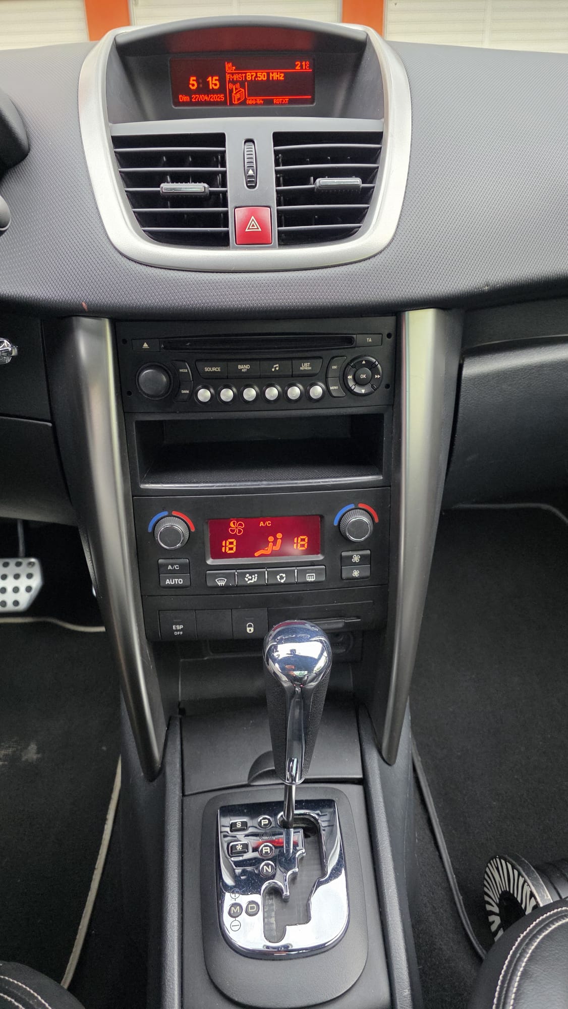 PEUGEOT 207 CC 1.6 16V Roland Garros Automatic-image-17