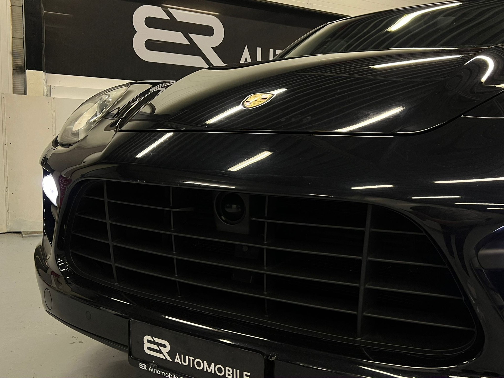 PORSCHE Cayenne Turbo-image-2