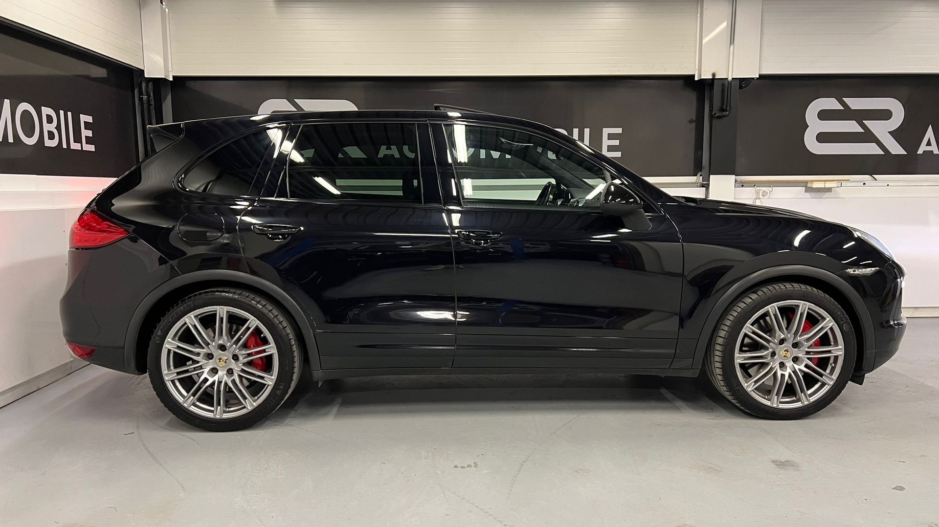 PORSCHE Cayenne Turbo-image-4