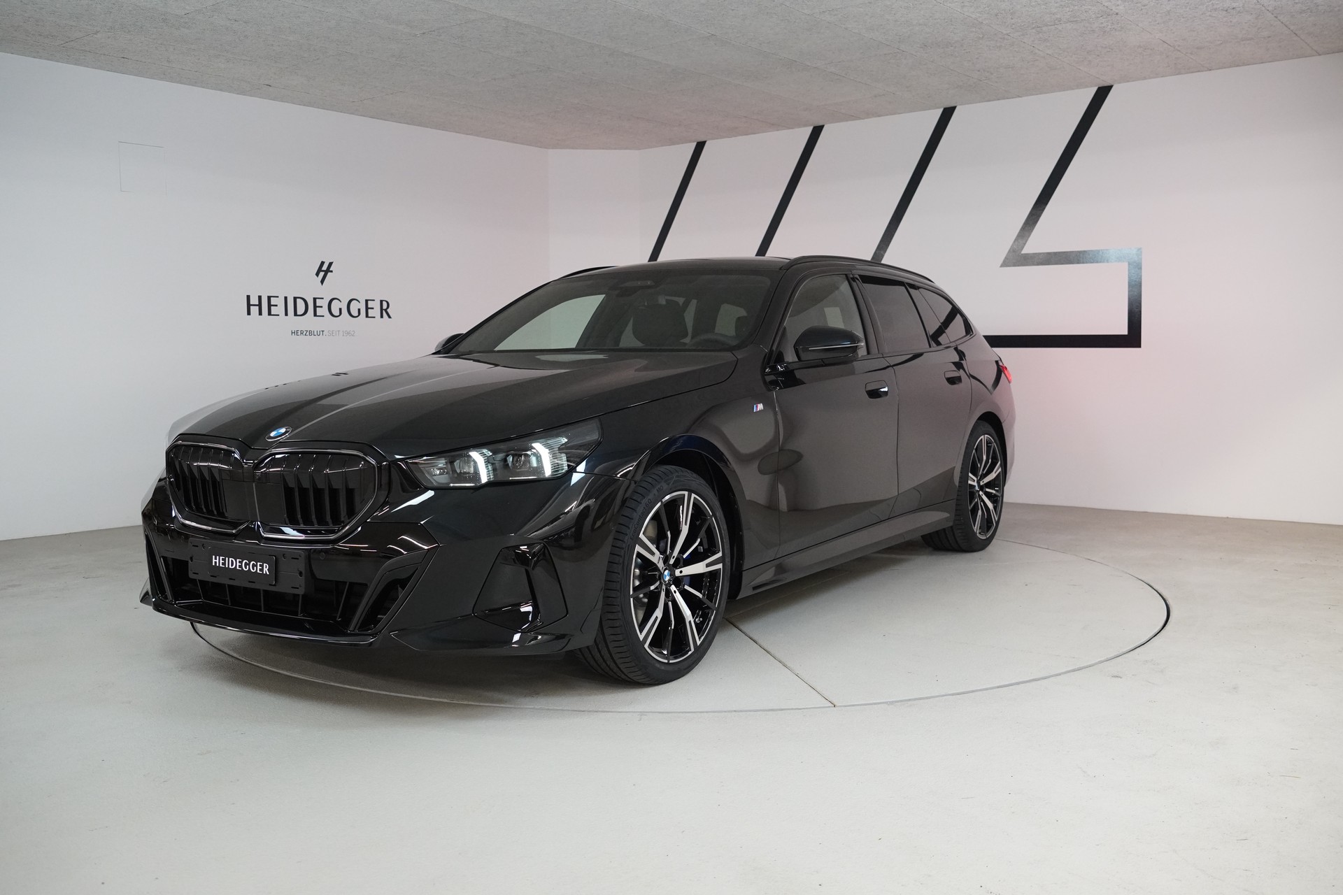 BMW 520d xDrive 48V Touring M Sport Pro Steptronic-image-0