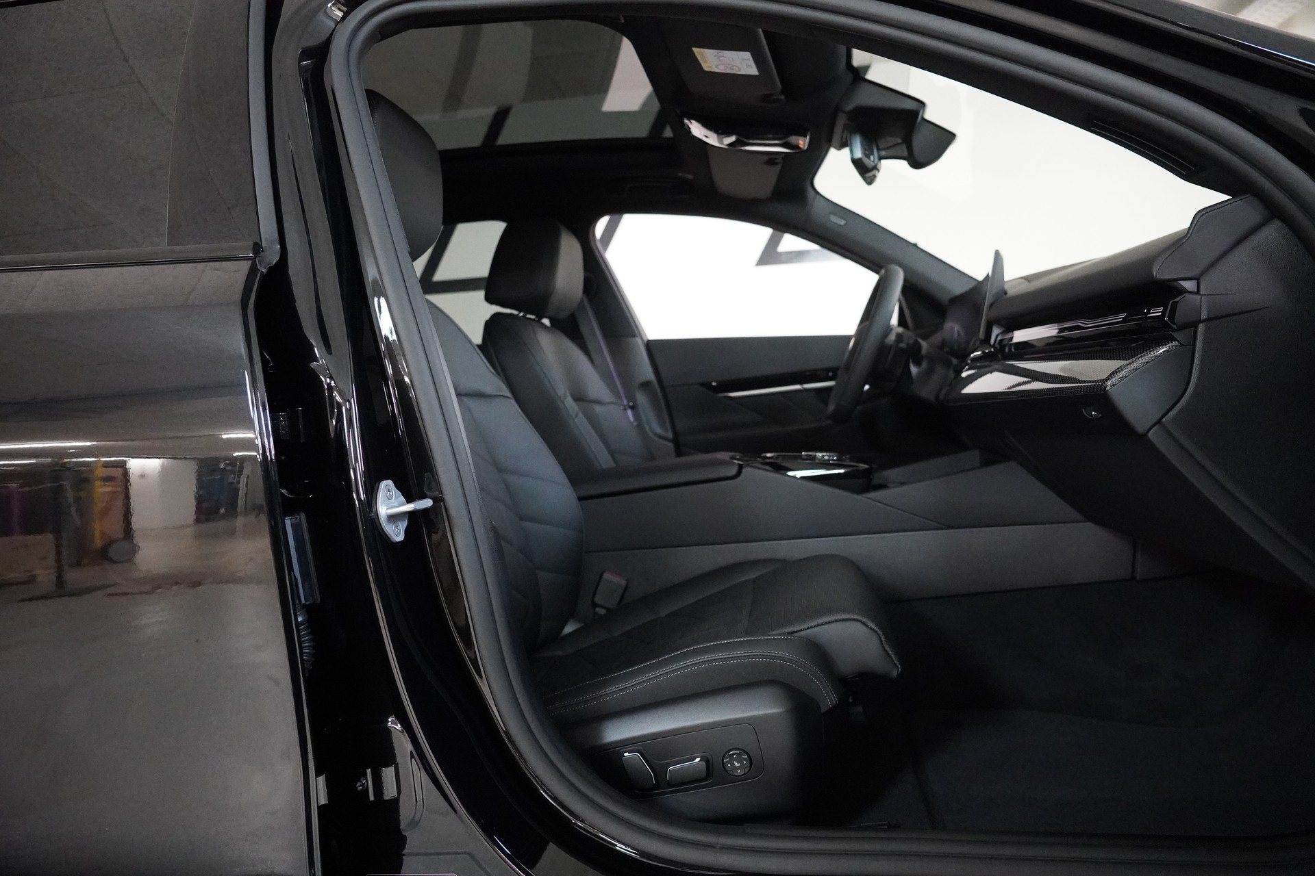 BMW 520d xDrive 48V Touring M Sport Pro Steptronic-image-13