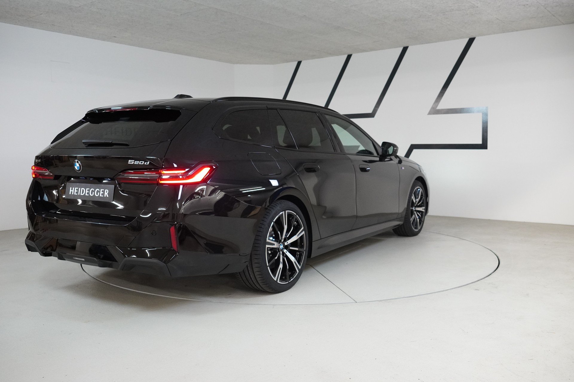BMW 520d xDrive 48V Touring M Sport Pro Steptronic-image-6