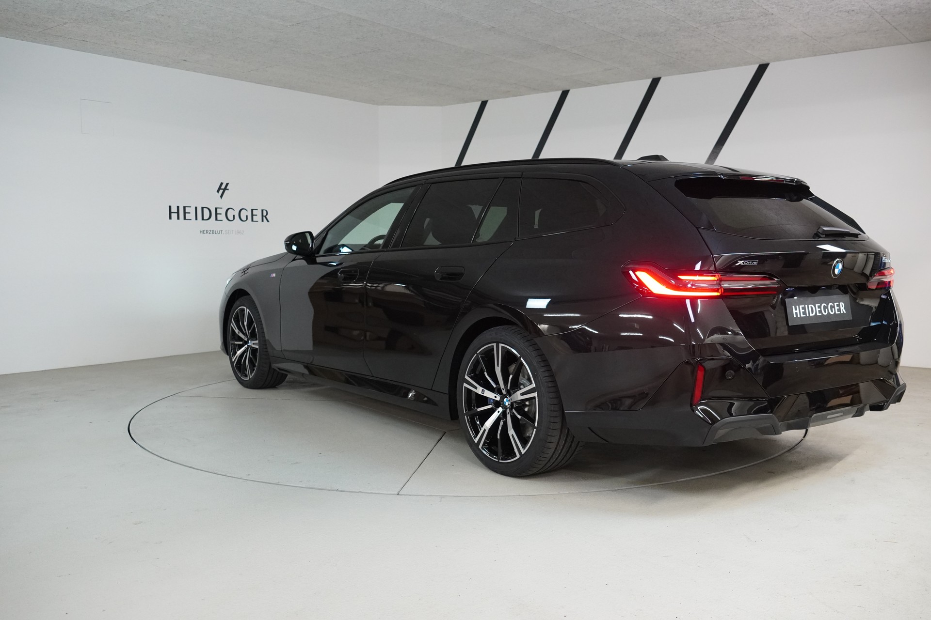 BMW 520d xDrive 48V Touring M Sport Pro Steptronic-image-4