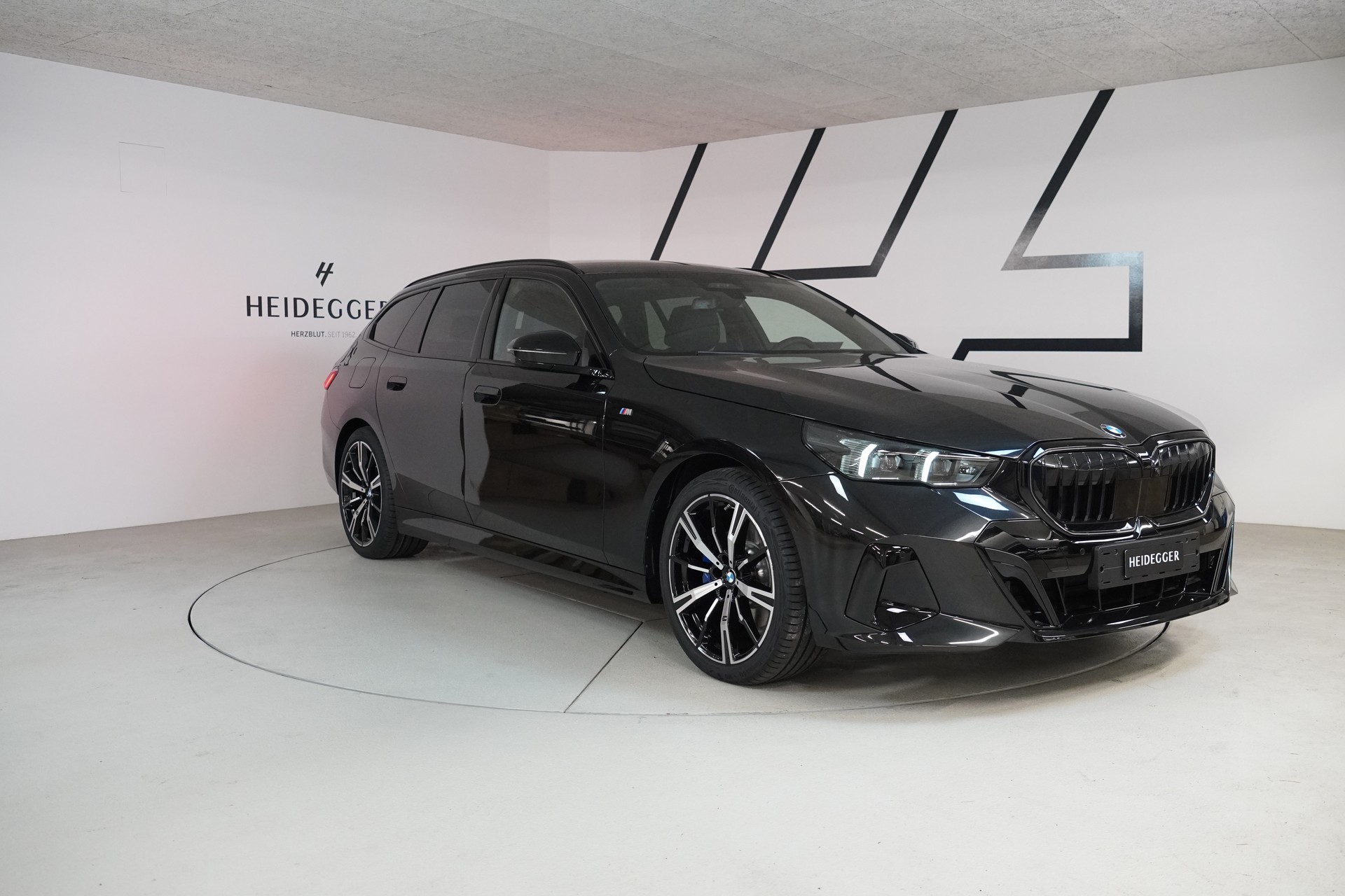 BMW 520d xDrive 48V Touring M Sport Pro Steptronic-image-2