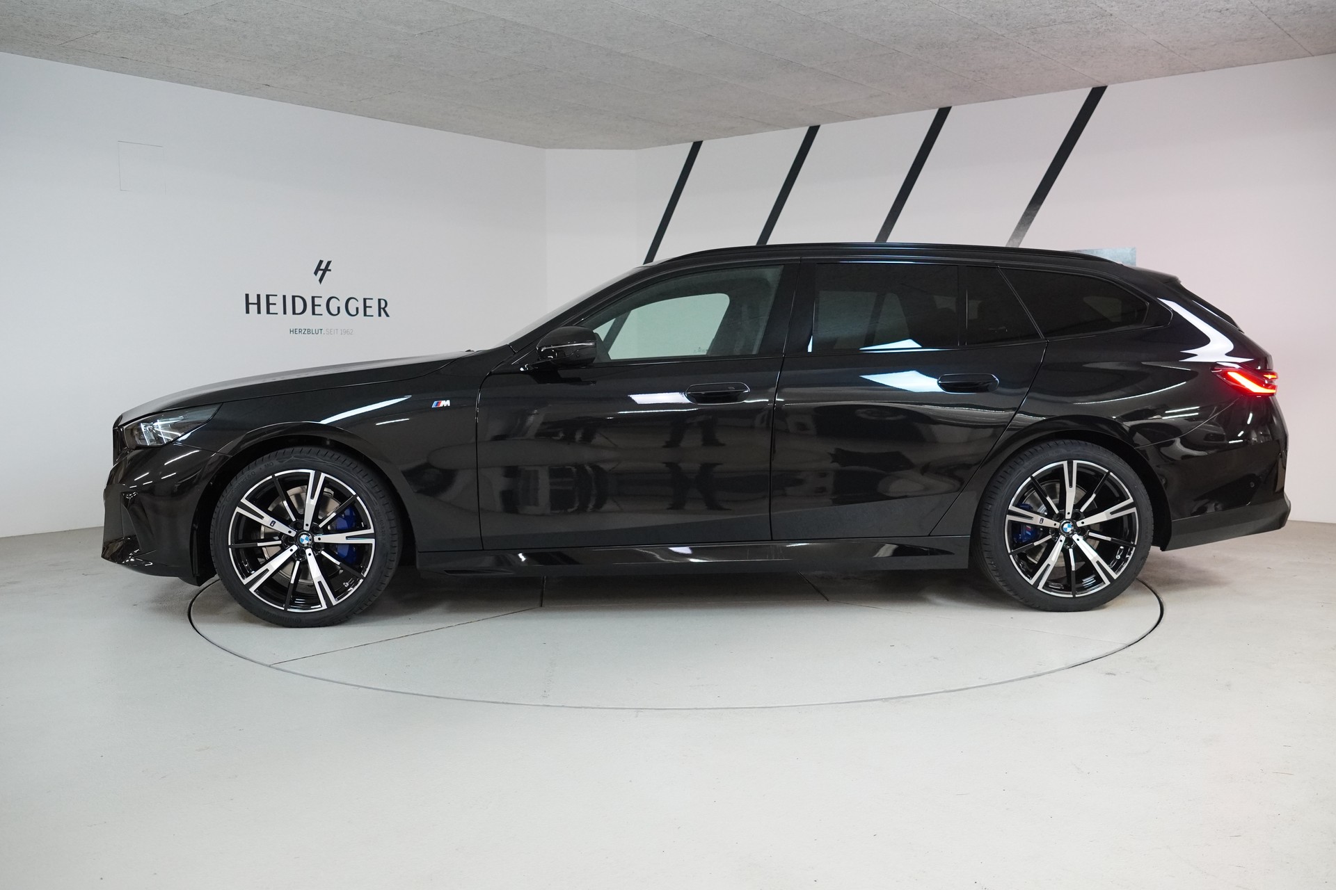 BMW 520d xDrive 48V Touring M Sport Pro Steptronic-image-3