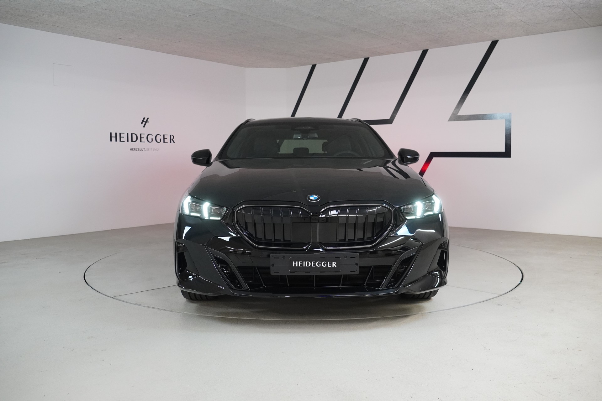 BMW 520d xDrive 48V Touring M Sport Pro Steptronic-image-1