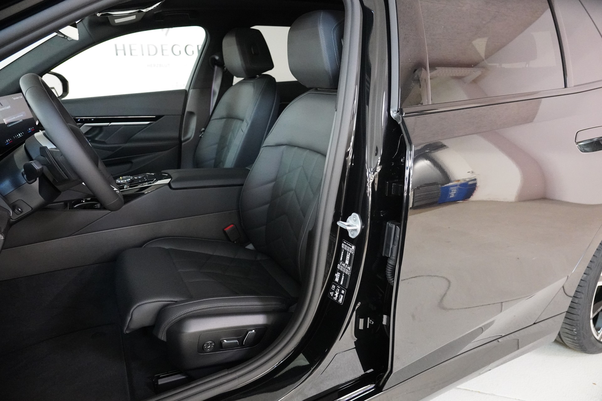 BMW 520d xDrive 48V Touring M Sport Pro Steptronic-image-11