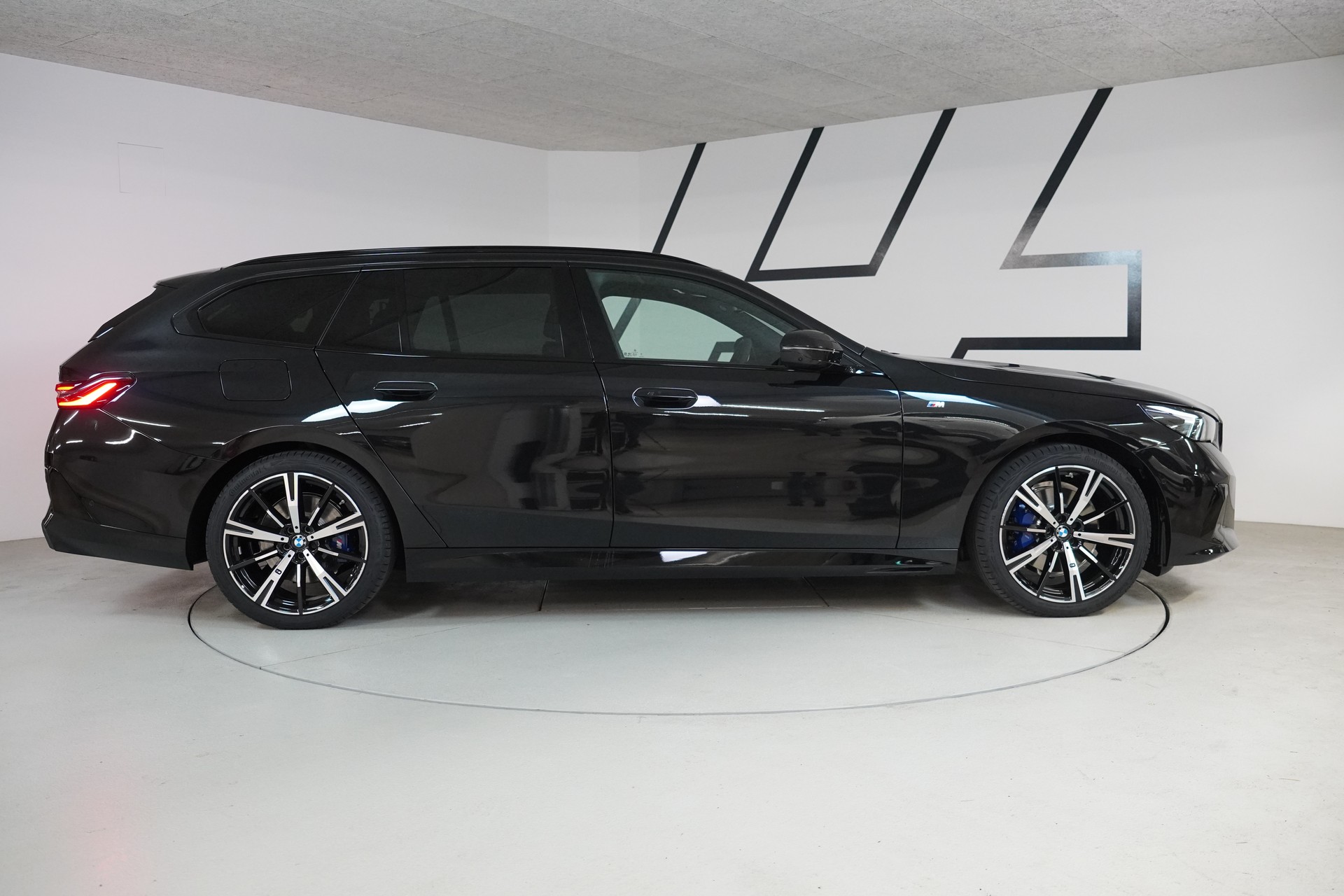 BMW 520d xDrive 48V Touring M Sport Pro Steptronic-image-7