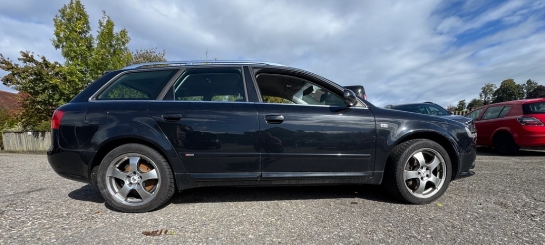 AUDI A4 Avant 2.0 Turbo FSI quattro-image-3