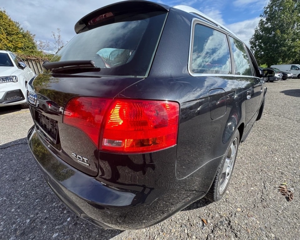AUDI A4 Avant 2.0 Turbo FSI quattro-image-8
